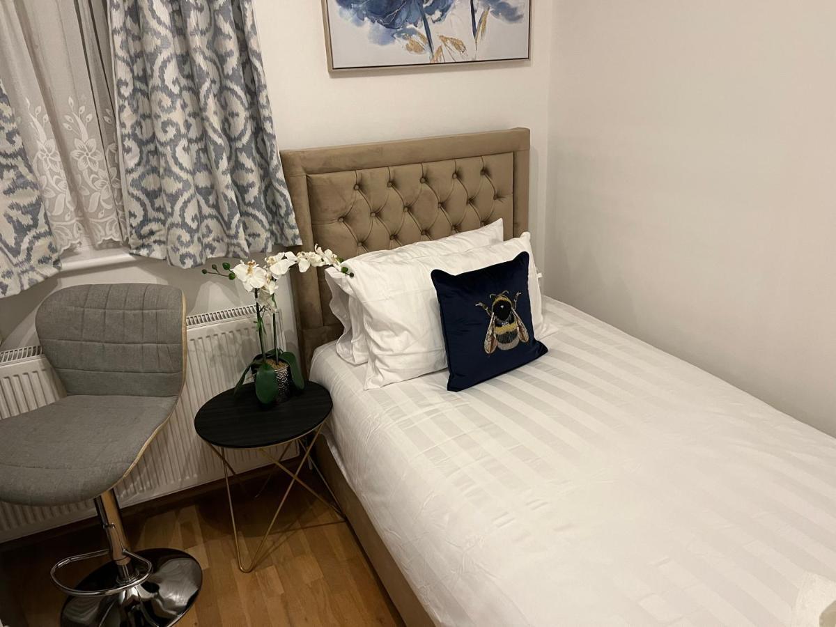 Tj Homes - Double Room With Single Bed - 3 Min To Tube Station - London Ruislip Exterior photo